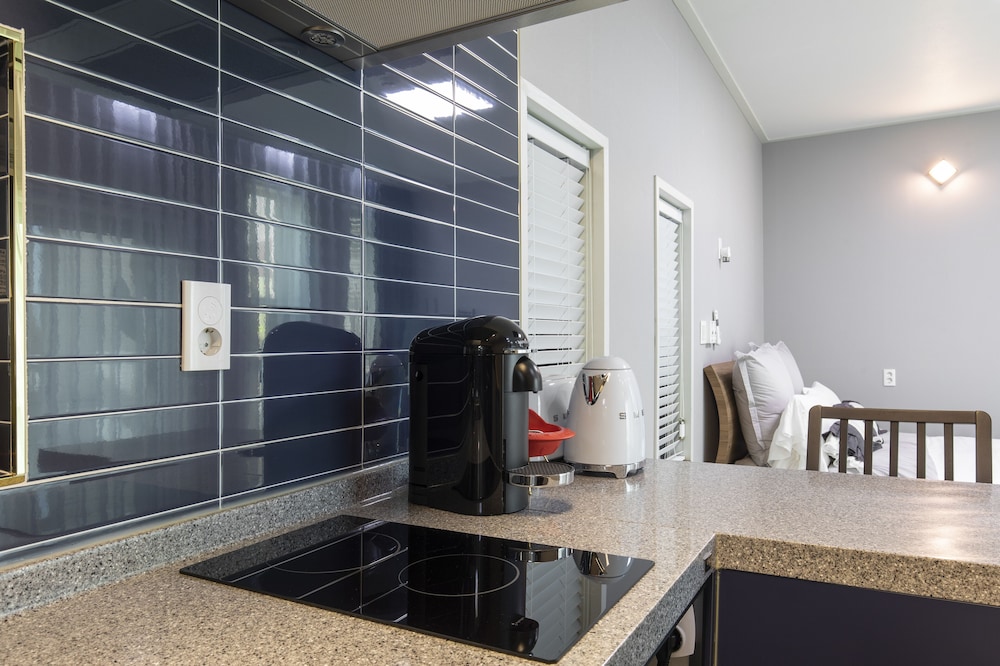 Basic Studio, 1 Queen Bed, Sea View (private whirlpool, 103) - Photo 9