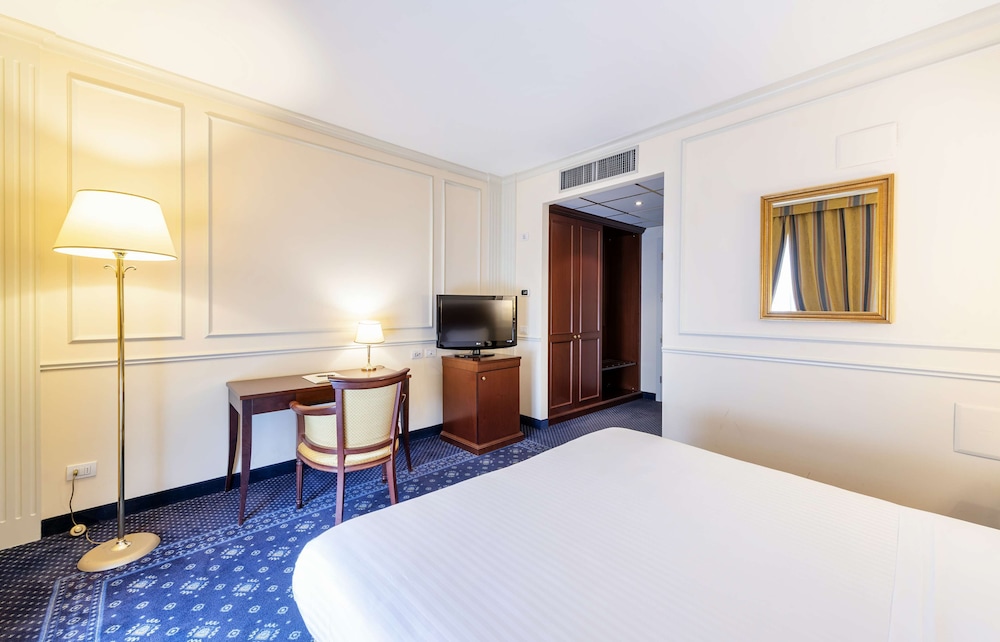 Economy Room, 1 Queen Bed, Accessible, Non Smoking - Photo 3