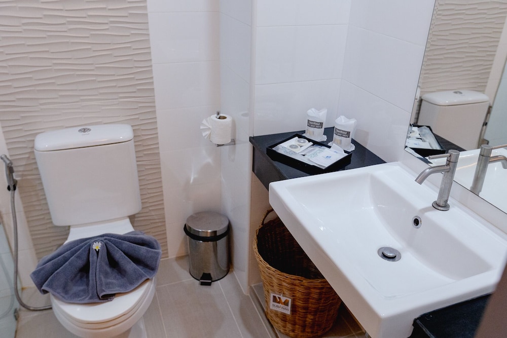 Superior Room, 1 King Bed, Non Smoking, City View photo 3