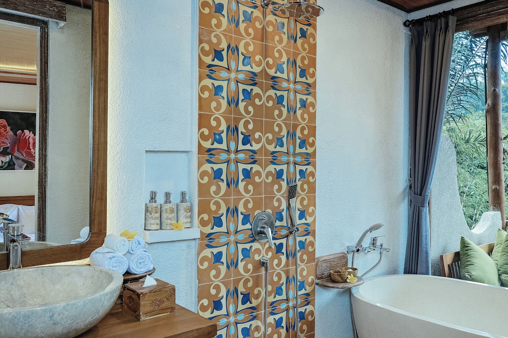 Deluxe Room with Jungle View and 10 minutes Foot or Shoulder Massage photo 3