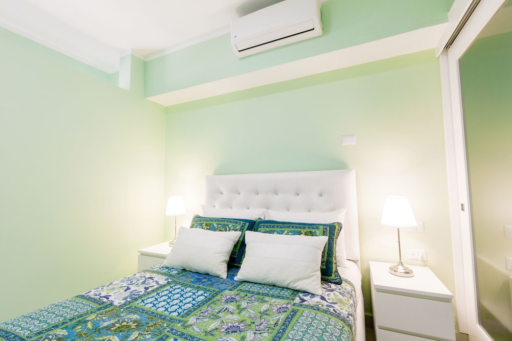 Junior Room, Pool Access