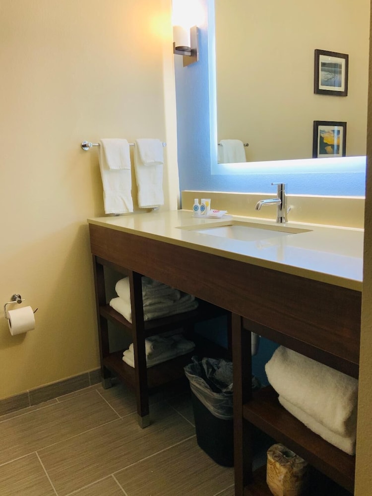 Suite, 1 King Bed with Sofa bed, Non Smoking (Wet Bar) - Photo 11