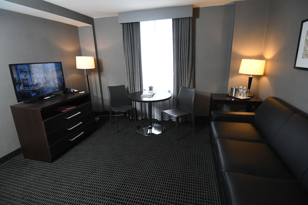 Superior Suite, 1 Bedroom - Photo 8