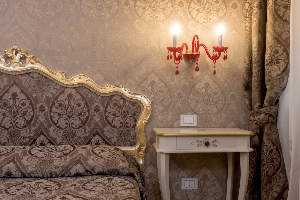 Double Room, 1 Large Twin Bed (external private bathroom)