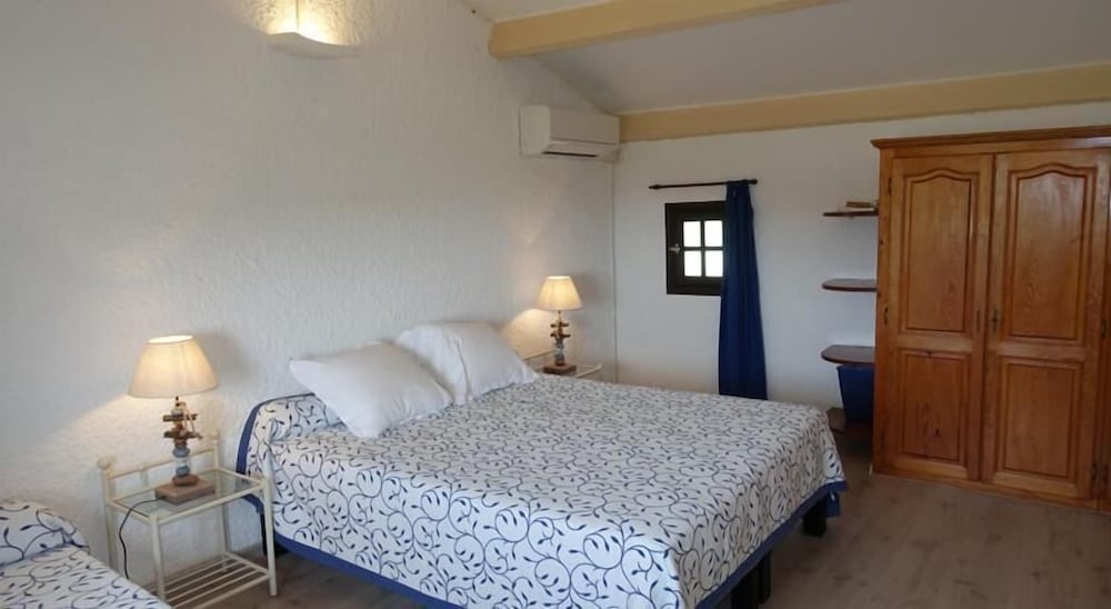 Duplex Apartment On The Ground Floor, Garden With Corsican Stone Walls, Terrace And Sea View