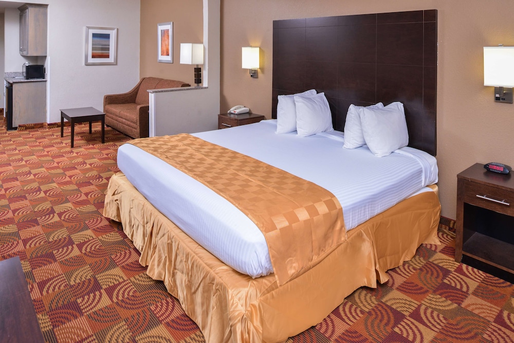 Suite, 1 King Bed, Non Smoking photo 2