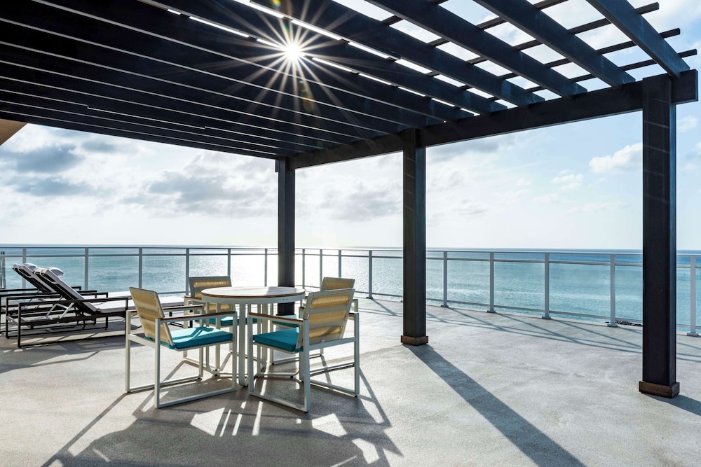 Grand Suite, 1 King Bed (oceanfront, Pergola, 1 Bedroom)