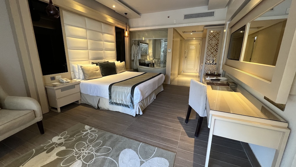 Deluxe Swim Up Room photo 2