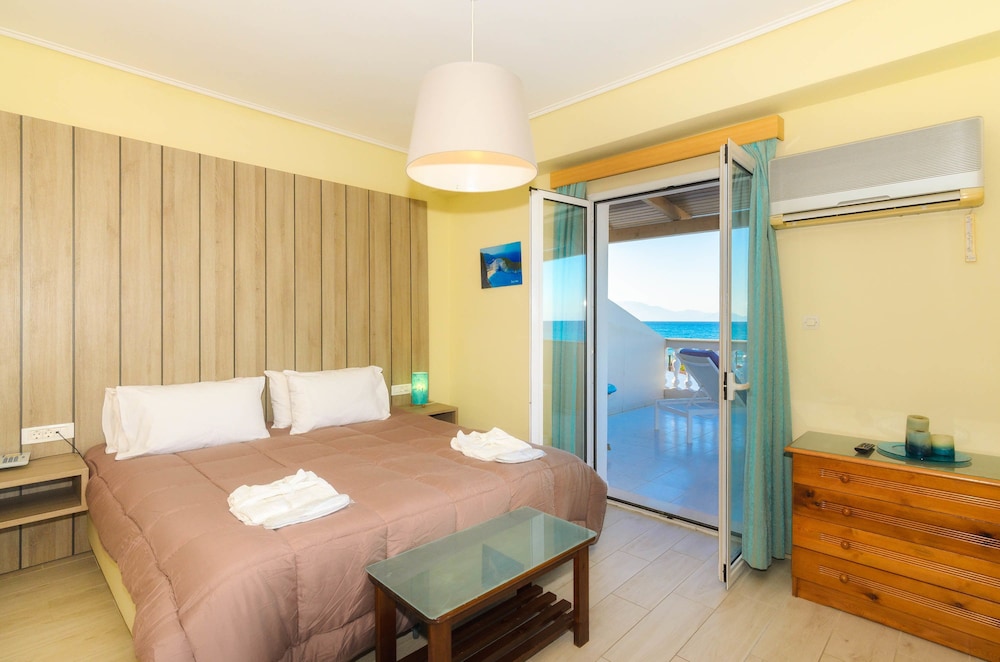 Deluxe Room, Sea View, Sea Facing photo 2