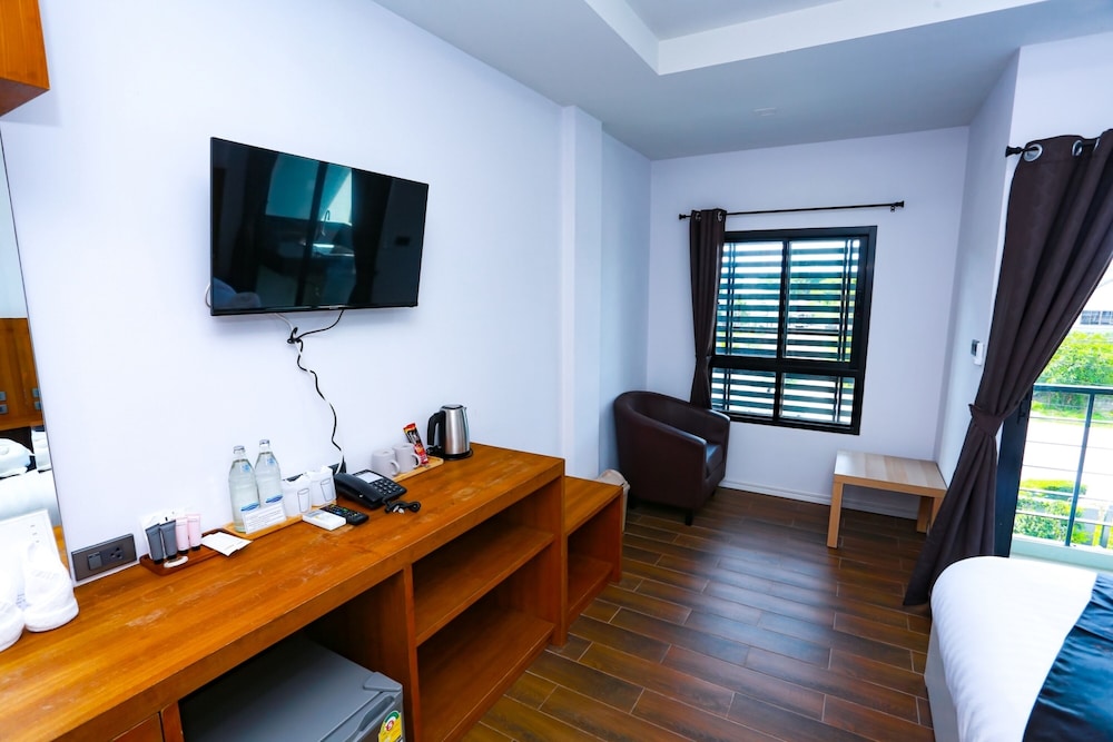 Standard Room, 1 King Bed, City View photo 2