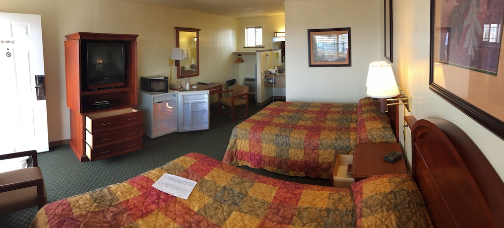 Room, 2 Queen Beds, No Pets
