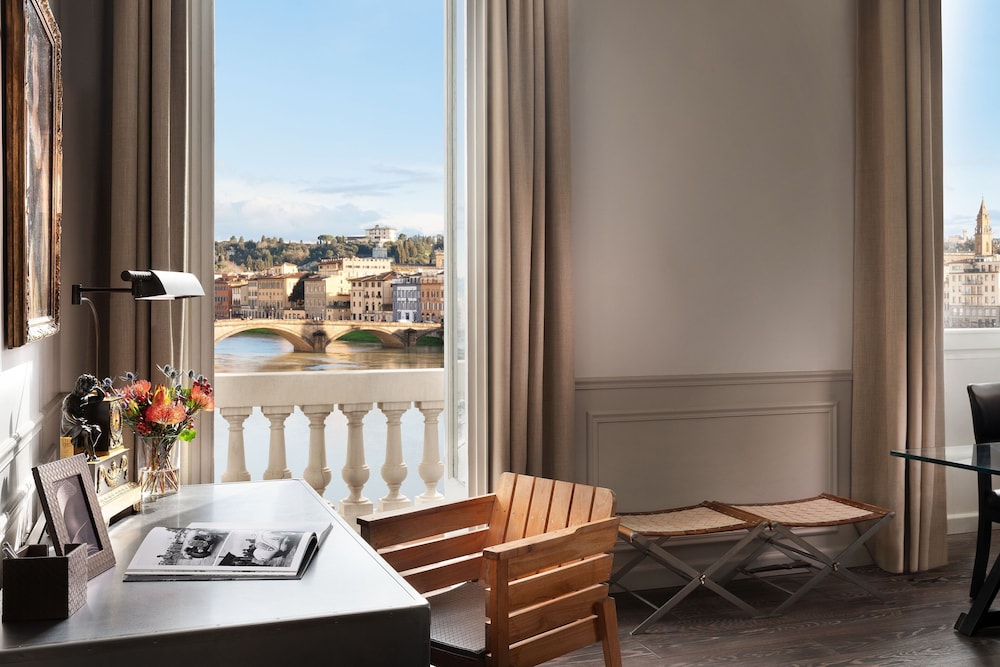 Luxury Suite, 1 King Bed, Balcony, River View