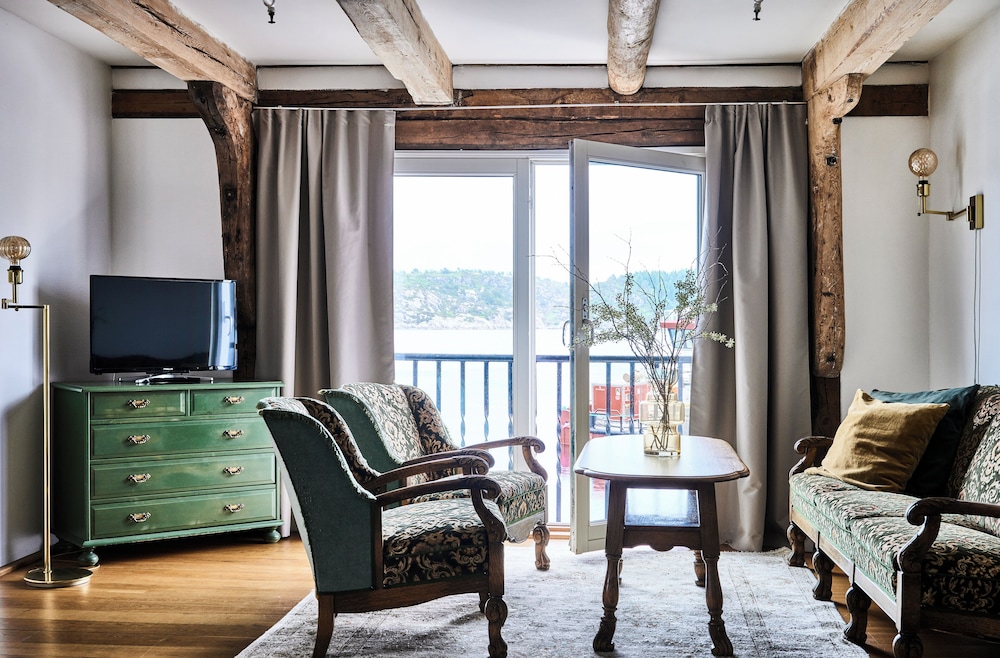 Family Room (The Barrel Factory) photo 1