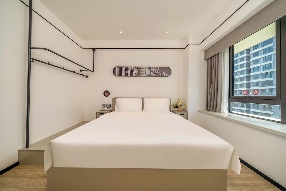 Premier Suite, City View photo 3