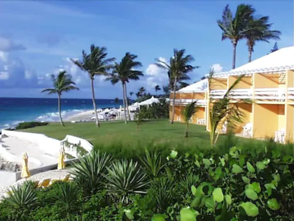 Deluxe Double Room, 1 King Bed, Beachfront (beachfront King)