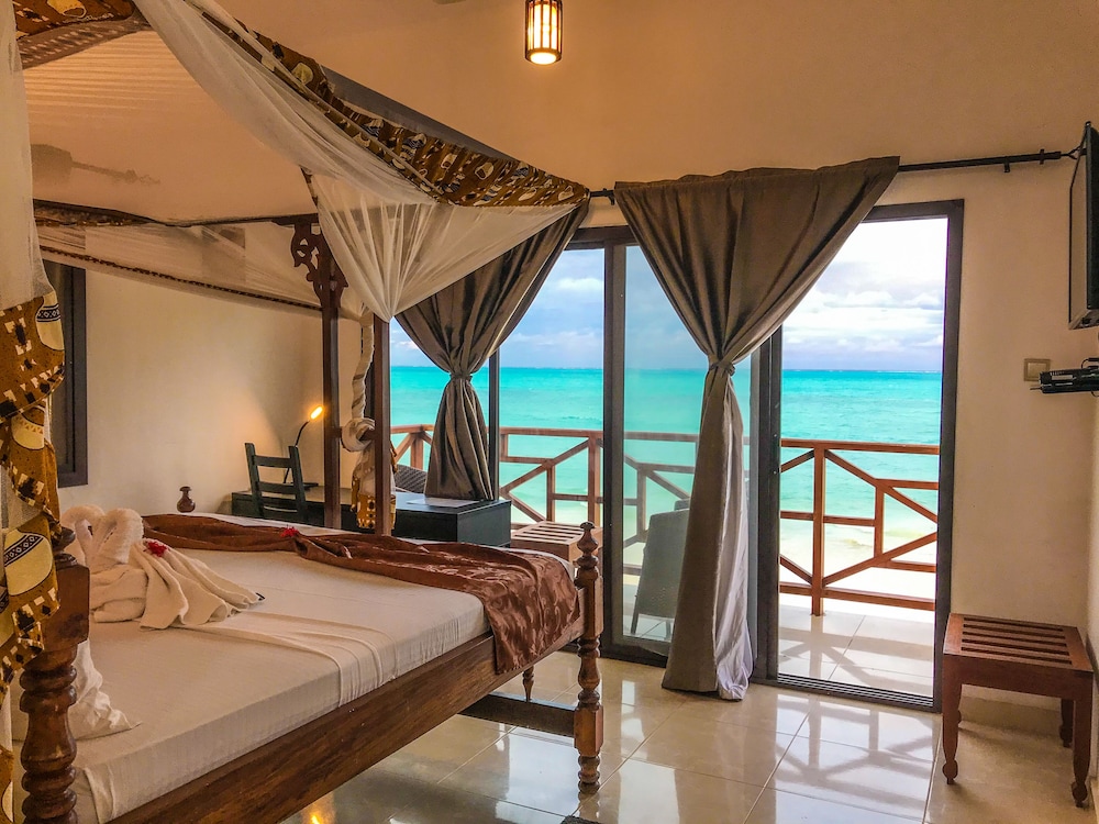 Deluxe Room, Beach View photo 1