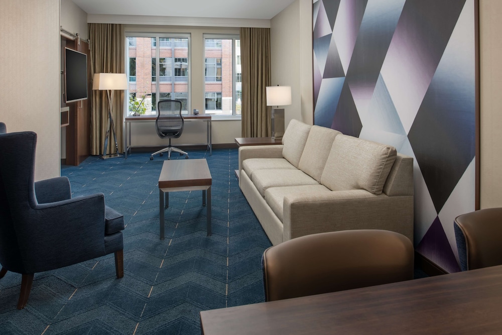 Suite, 1 King Bed (Oversized) thumbnail 5