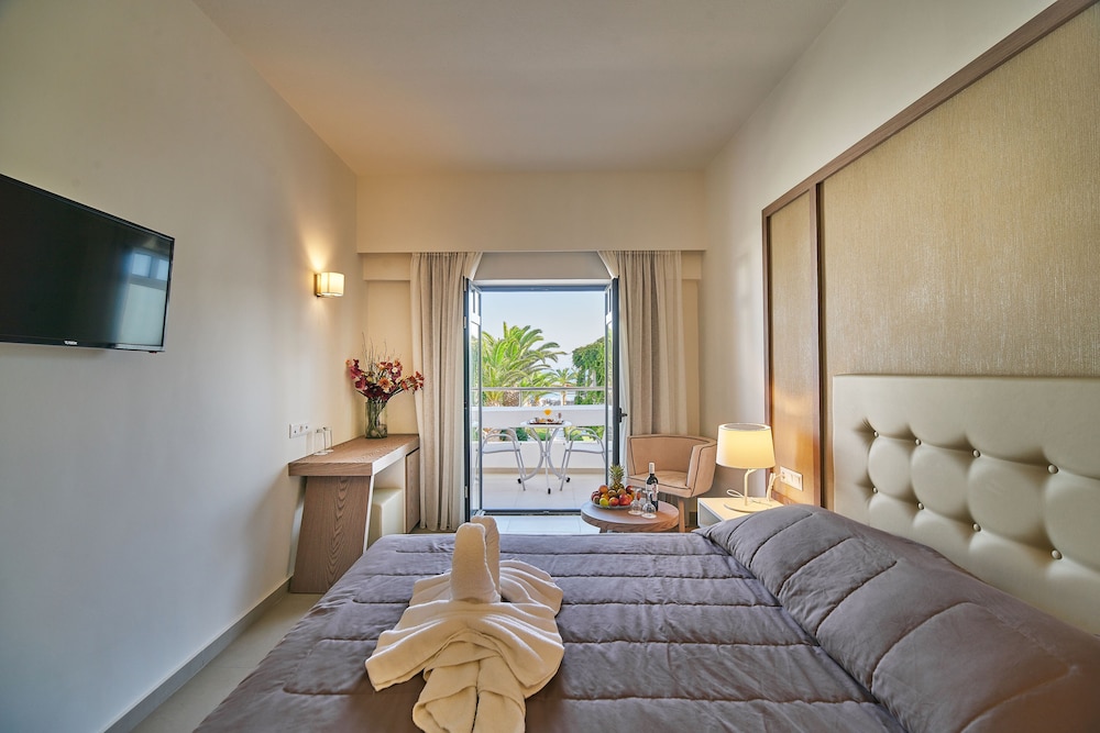 Superior Double or Twin Room, Sea View photo 1