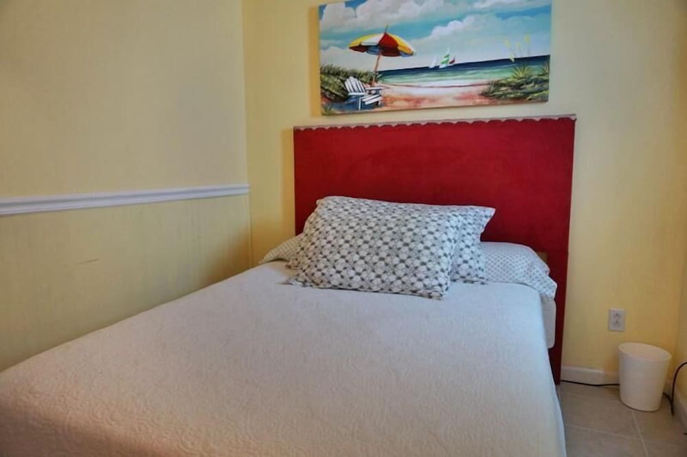 Luxury House, 5 Bedrooms, Pool View, Poolside