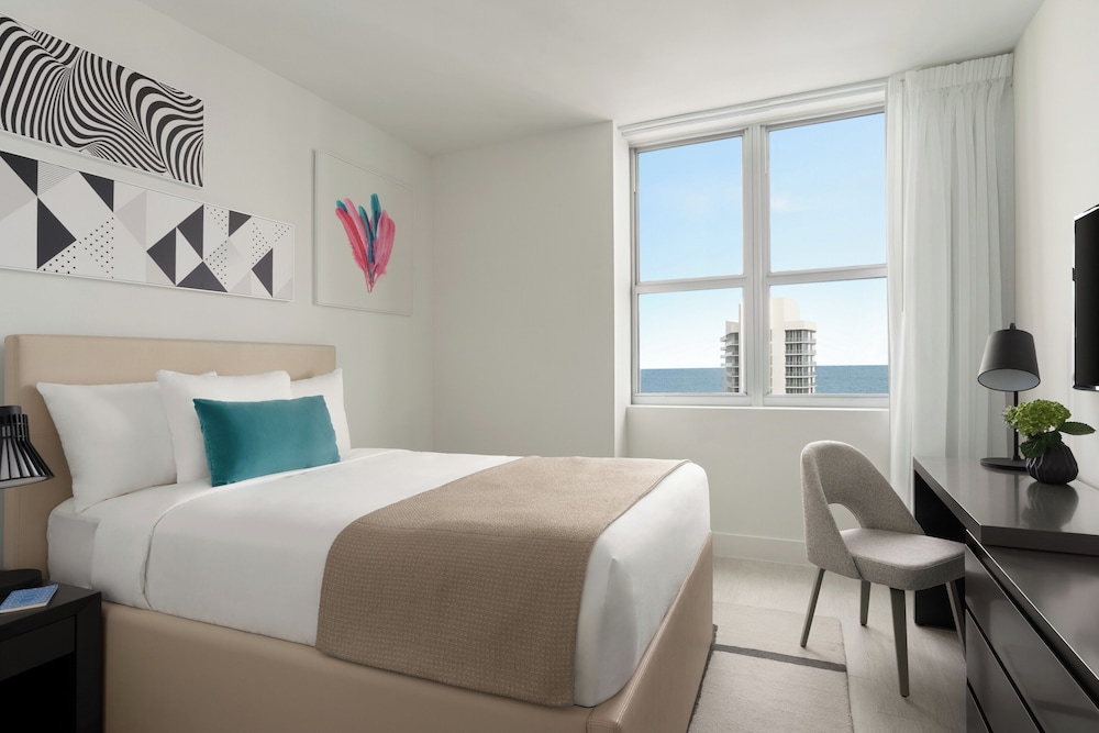 Suite, Multiple Beds, City View photo 1