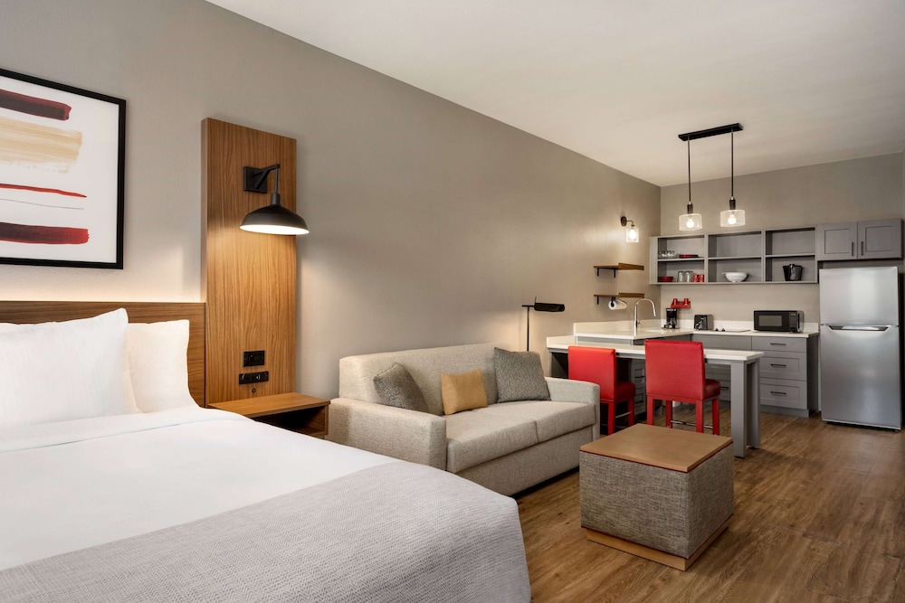 Suite, 1 King Bed, Accessible (Bathtub w/ Grab Bars) photo 2