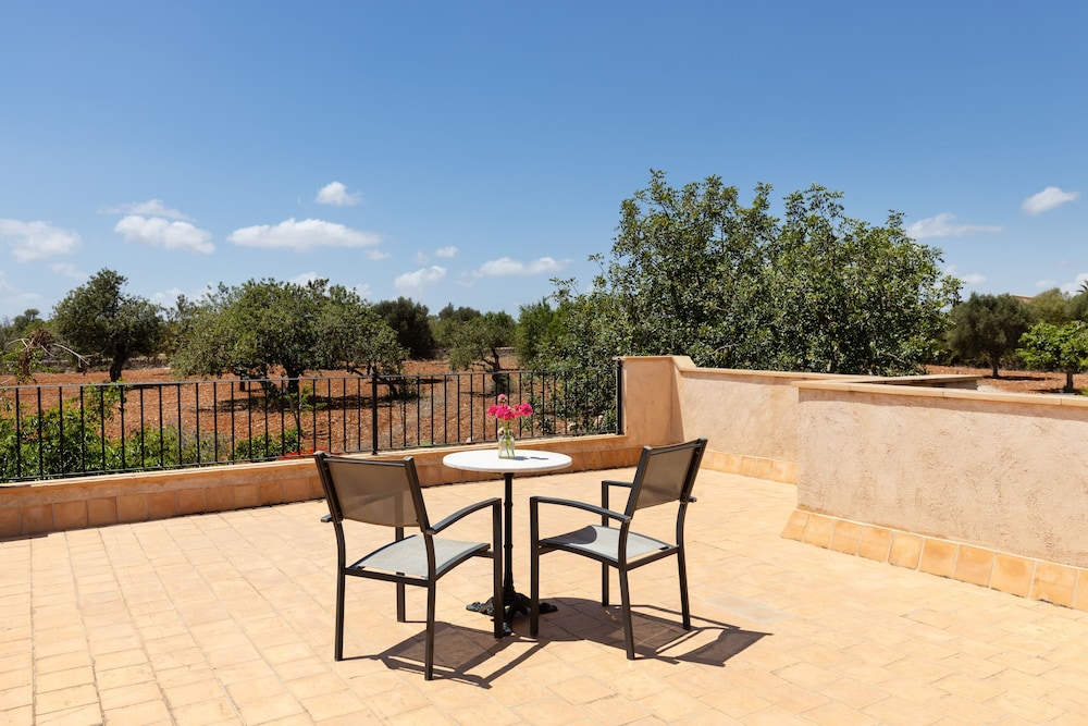 Ponent studio with terrace and garden view photo 3