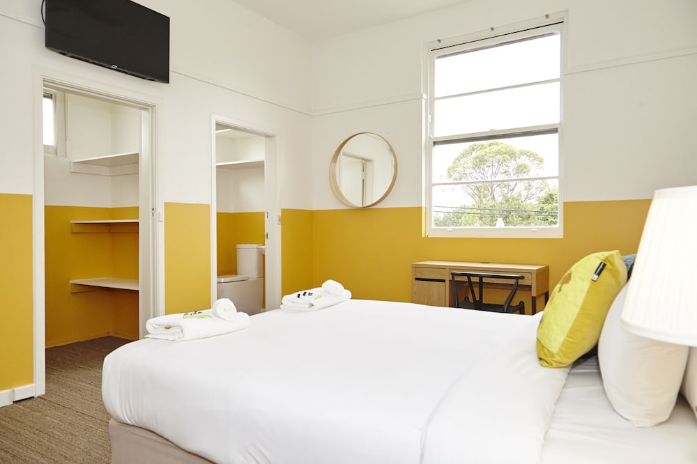 Superior Queen Room (Private Toilet)