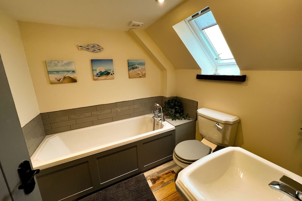 Family Cottage, 3 Bedrooms, Partial Sea View, Beachside, photo 6