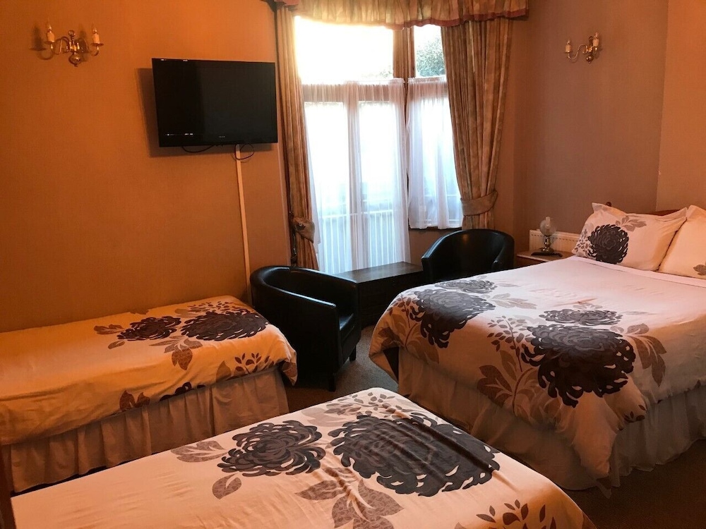 Family Room, Ensuite photo 3