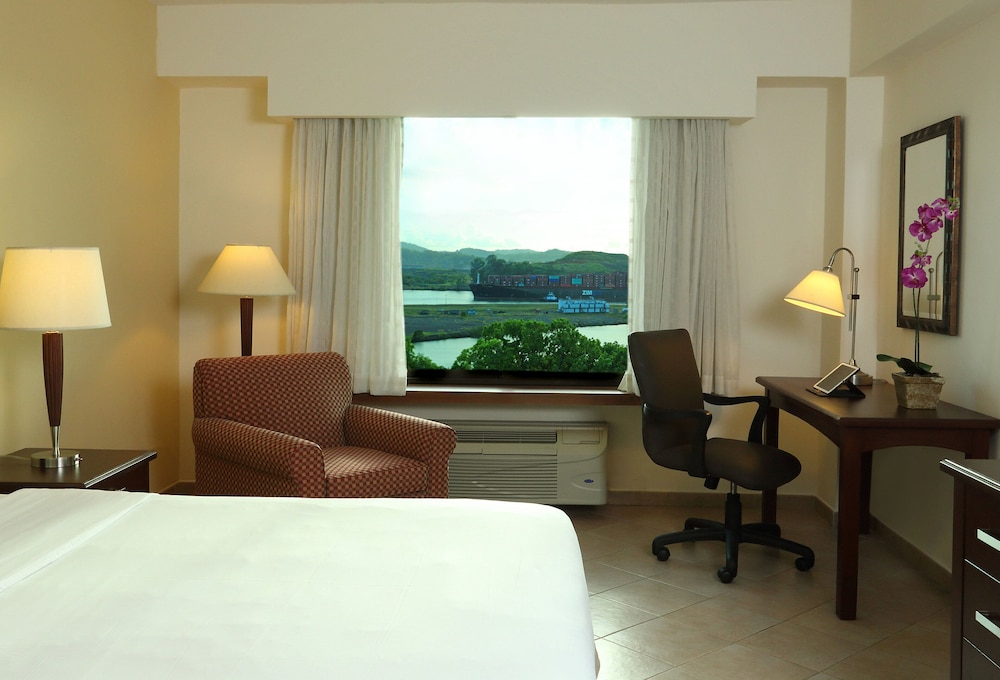 Standard Room, 2 Double Beds, Accessible - Photo 4