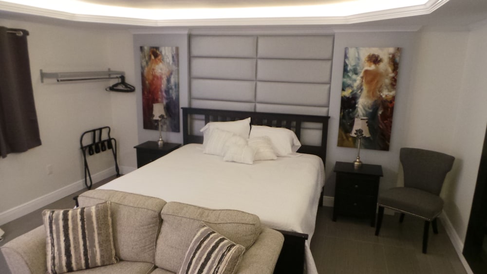 Deluxe Room, 1 King Bed photo 3