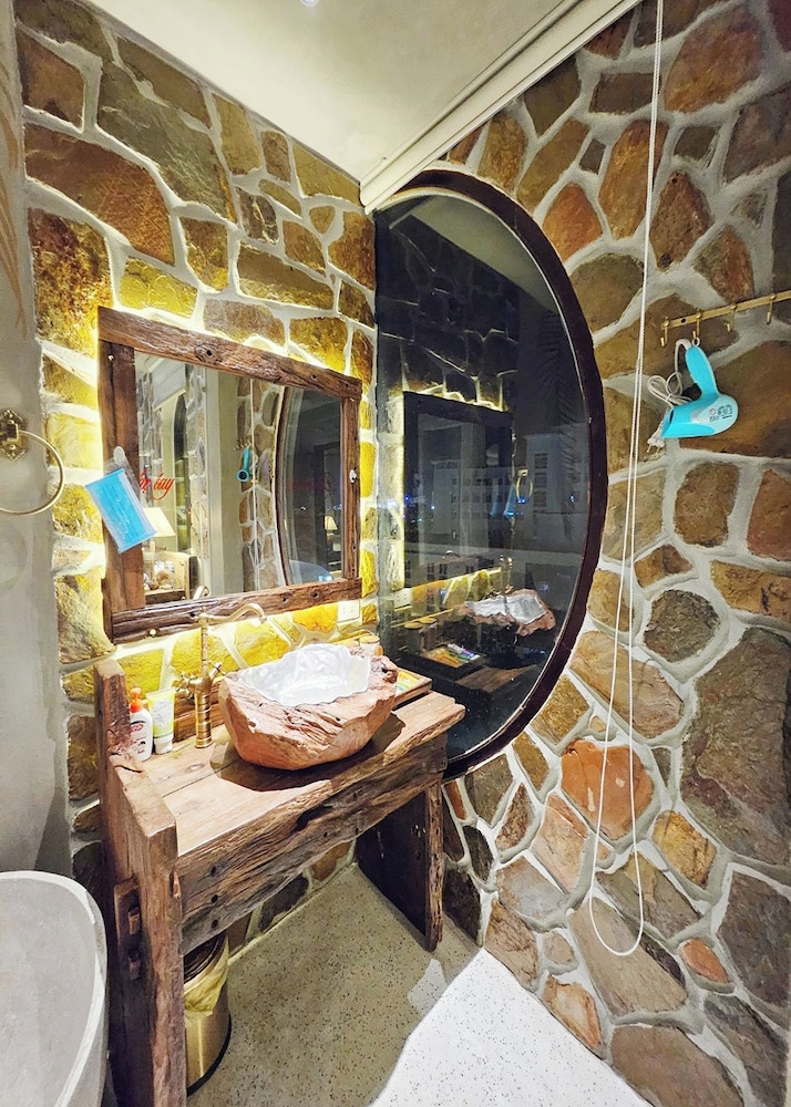 VIP Room - Photo 15