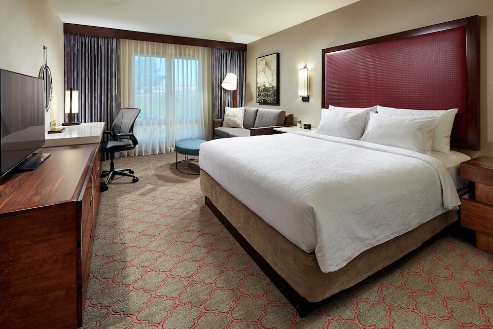 Room, 1 King Bed, Accessible, Bathtub (Hearing) - Photo 2