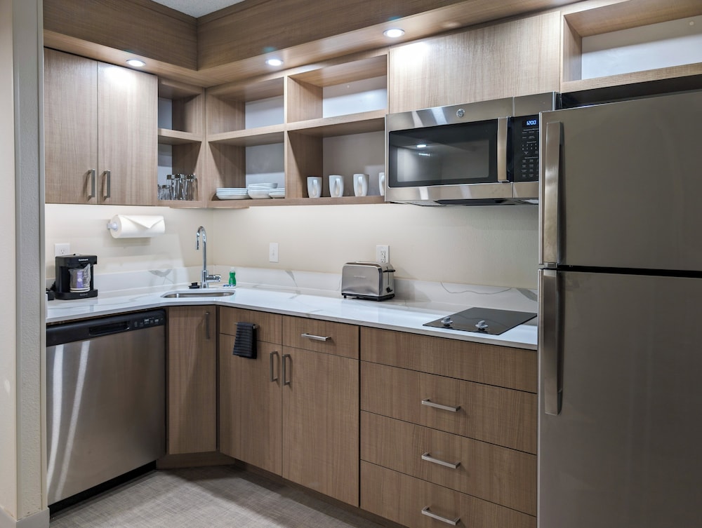 Suite, 1 King Bed, Accessible, Bathtub (Washer & Dryer) - Photo 3