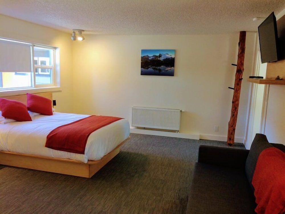 Suite, 1 Bedroom, Refrigerator photo 2