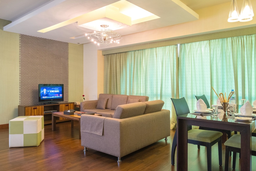 Premiere one bedroom apartment photo 2