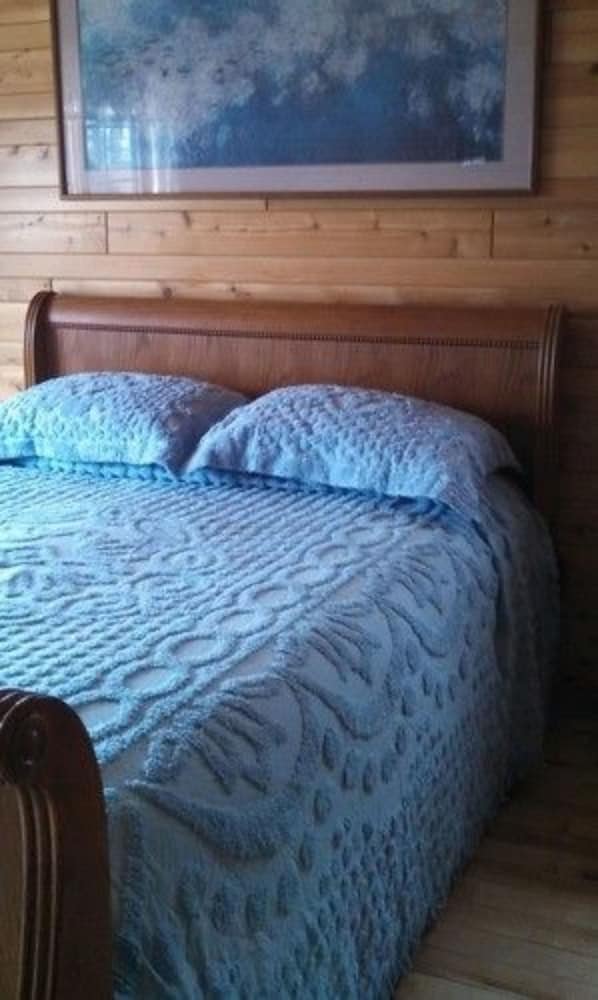 Room, 1 Queen Bed, Private Bathroom, Lake View photo 1