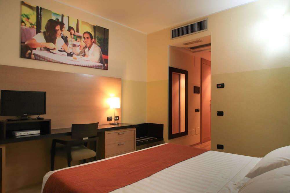 Double Room Single Use - Photo 3