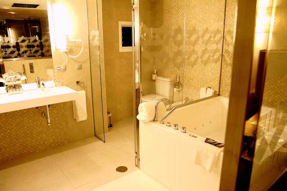 Premium Double Room, Jetted Tub (519520) - Photo 5