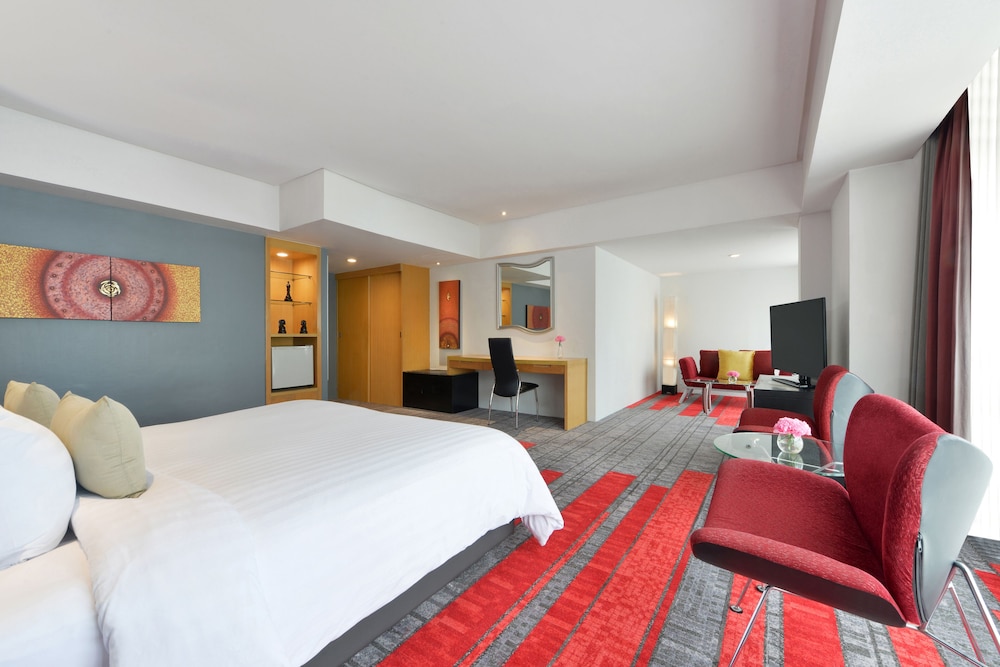 BelAire Suite King Bed photo 1