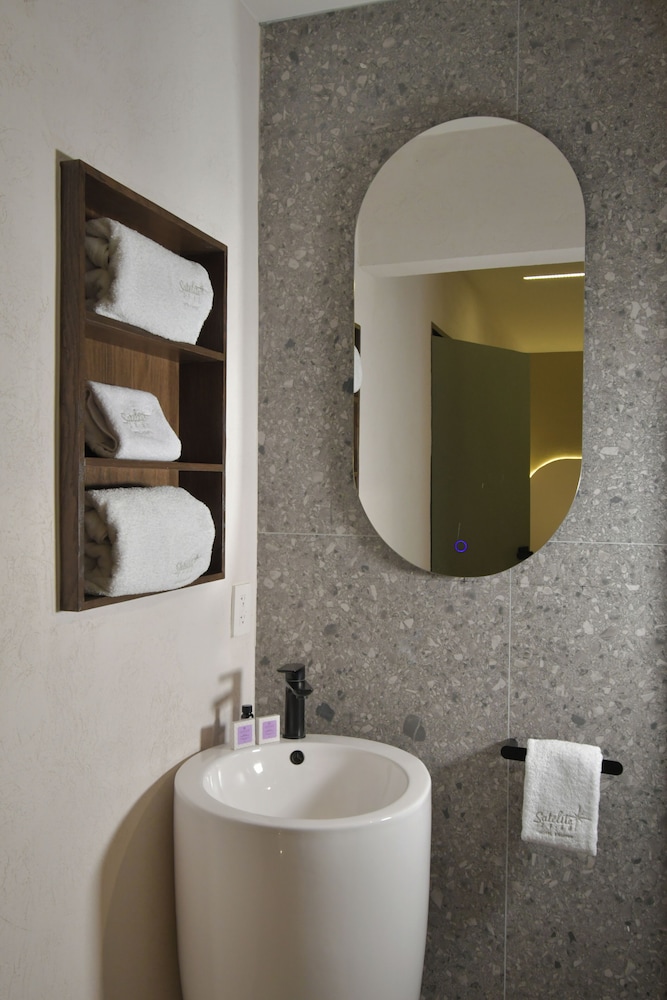 Satelite Suite - Photo 16