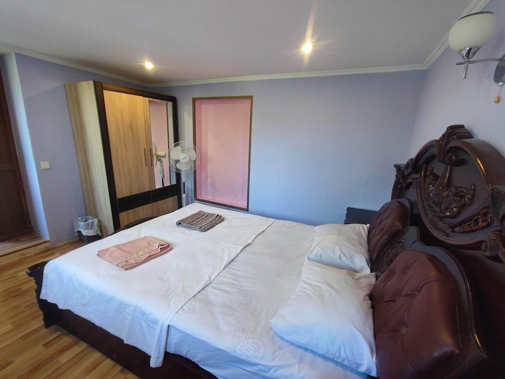 Basic Double Room, 1 Queen Bed, Shared Bathroom (1) photo 1