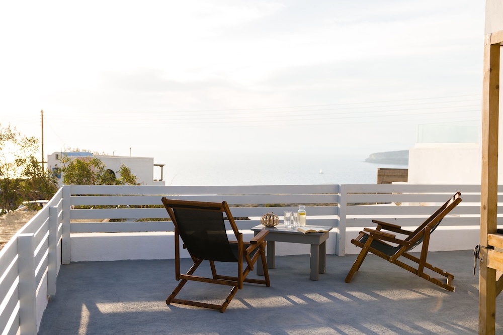 Elegant Suite with indoor jetted tub and sea view - Photo 10