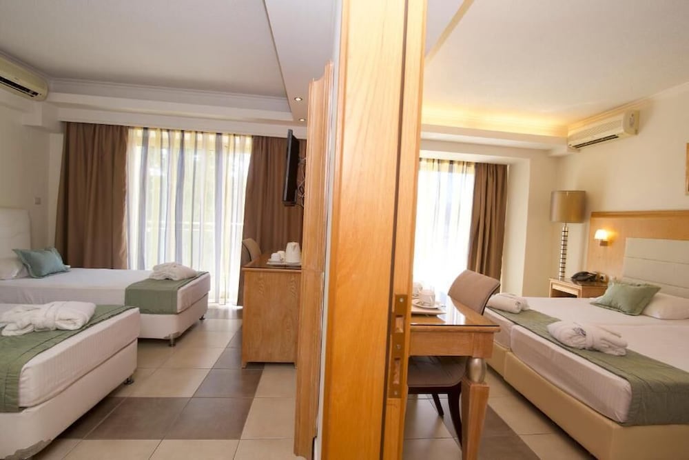 Family Room - Photo 1