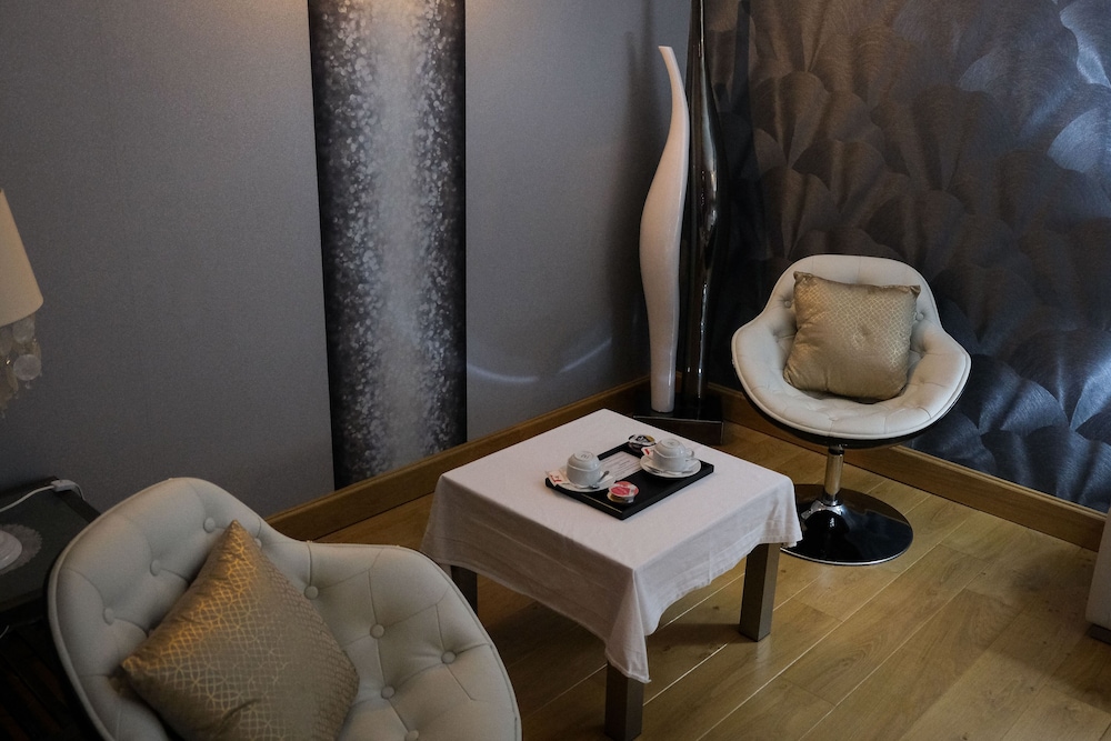 Deluxe Double Room, City View photo 3