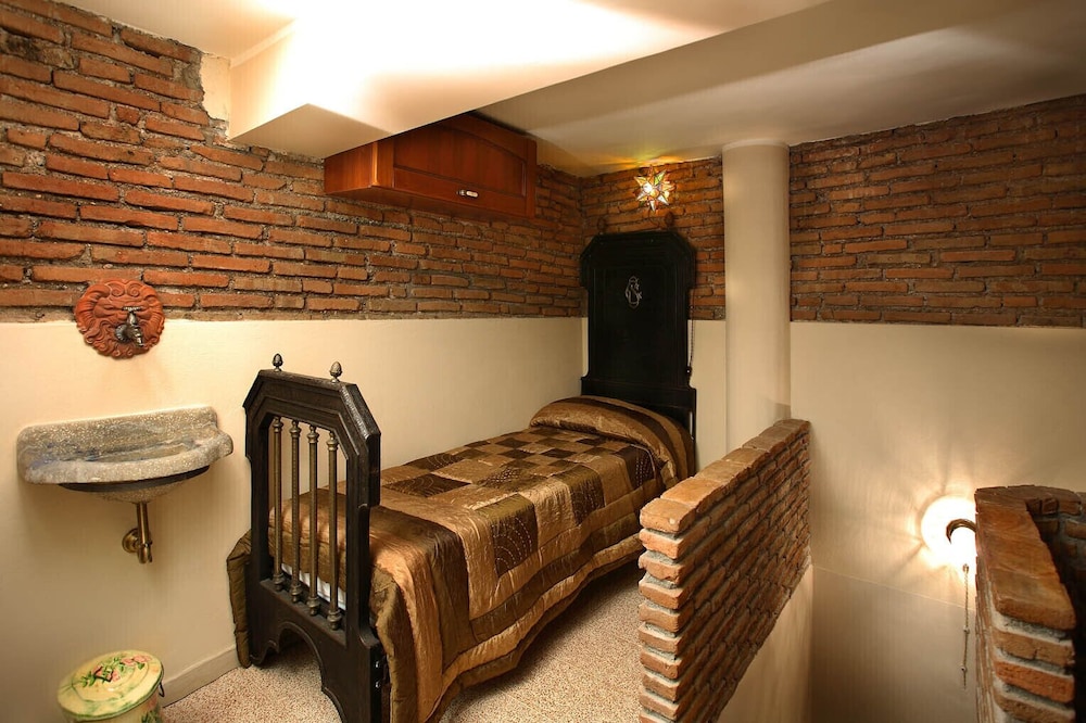 Basic Twin Room photo 1