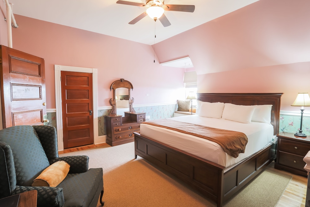 Classic King Room photo 1