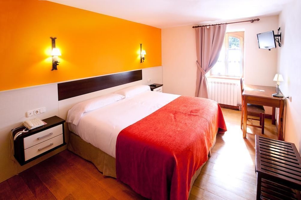 Twin Room - Photo 3