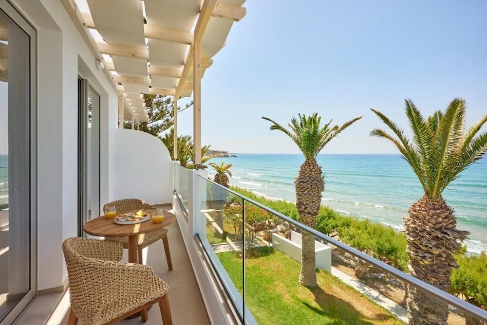 Deluxe Triple Room, Partial Sea View photo 2