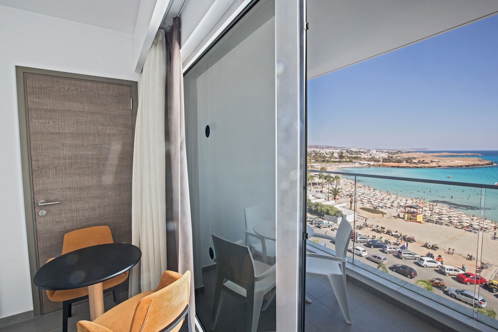 Deluxe Double Room, Partial Sea View